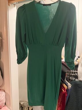 Deep Green V-Neck Long-Sleeve Dress
